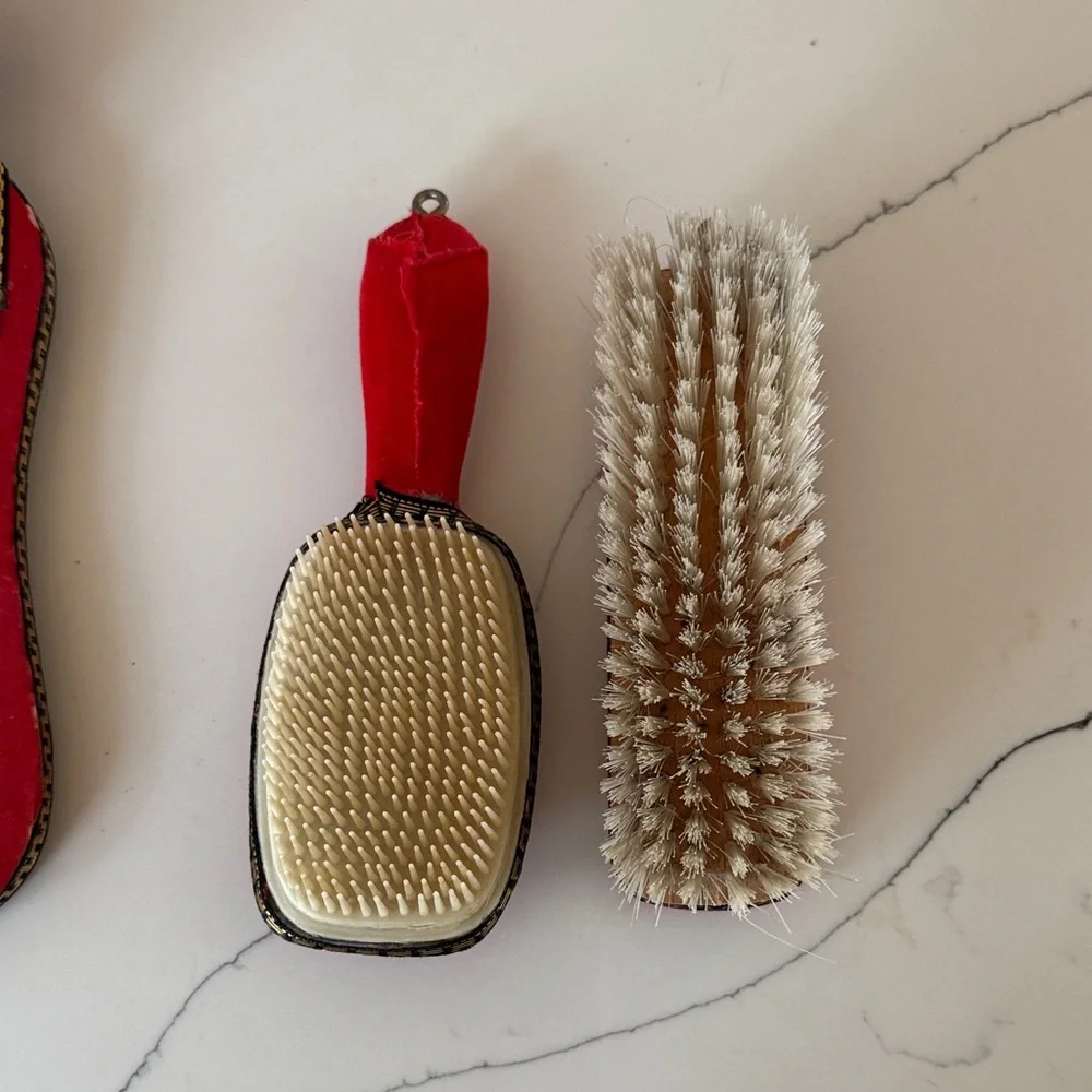 Vintage Red Decorative Wall Hanging Mirror/Shoe Brush/Brush Set